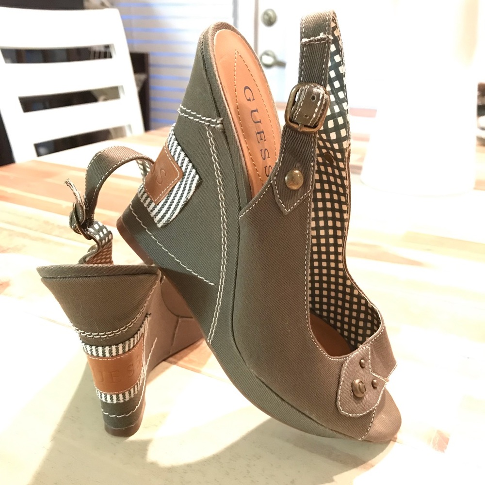 GUESS green wedges SIZE 6